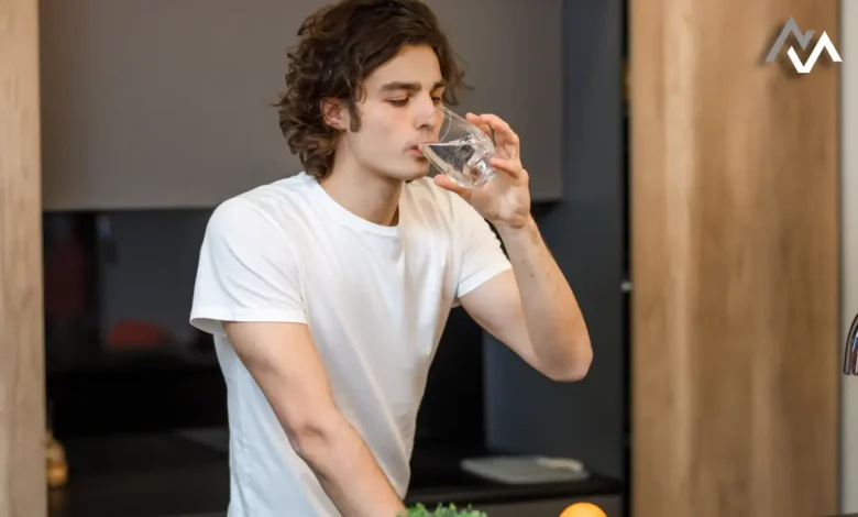 Does Drinking Water While Eating Help or Hinder Digestion?